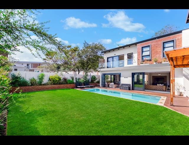 4 BEDROOM HOUSE FOR SALE IN HELDERFONTEIN ESTATE
